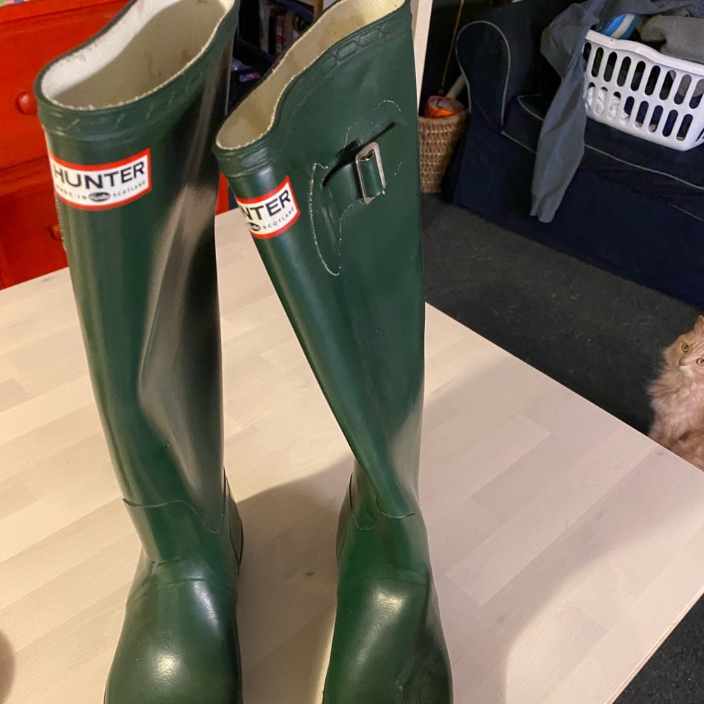 Classic tall Hunter rain boot size 8